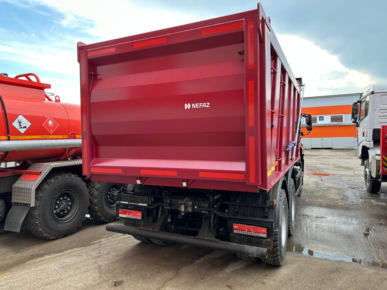 Самосвал КАМАЗ 6520